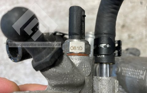 04L128063AA Škrtící klapka + 04L128637A Připojovací hrdlo VW, Audi, Škoda, Seat