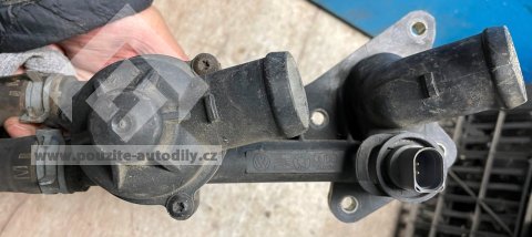 03C121111B Skříň termostatu + hadice 1.2HTP originál VW, Seat, Škoda